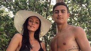 Namorada de Dybala põe pontos nos 'is' sobre novo teste do jogador da Juventus à Covid-19