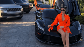 A luxuosa coleção de automóveis de Kylie Jenner avaliada em 13 milhões de euros