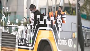 Máscaras obrigatórias nas escolas, nos transportes e no comércio