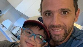 Filho de Montillo apanhou telemóvel do pai e mandou mensagens a Messi, Suárez e Piqué