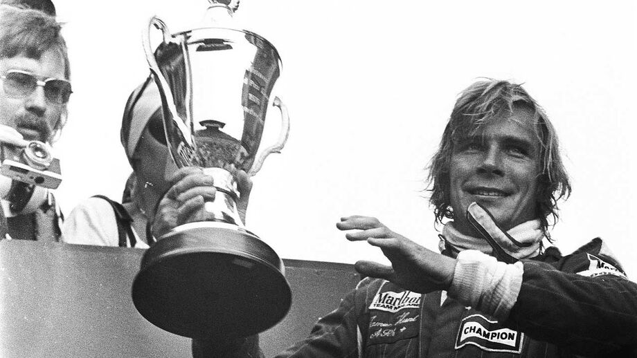 James Hunt foi o grande 'playboy' da Fórmula 1: «Sexo é o pequeno almoço dos campeões»