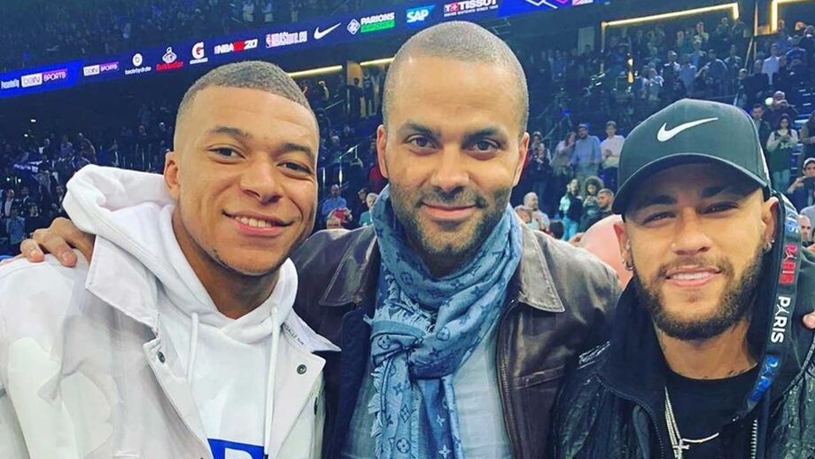 Parker, aqui com os 'inimigos' do Paris SG