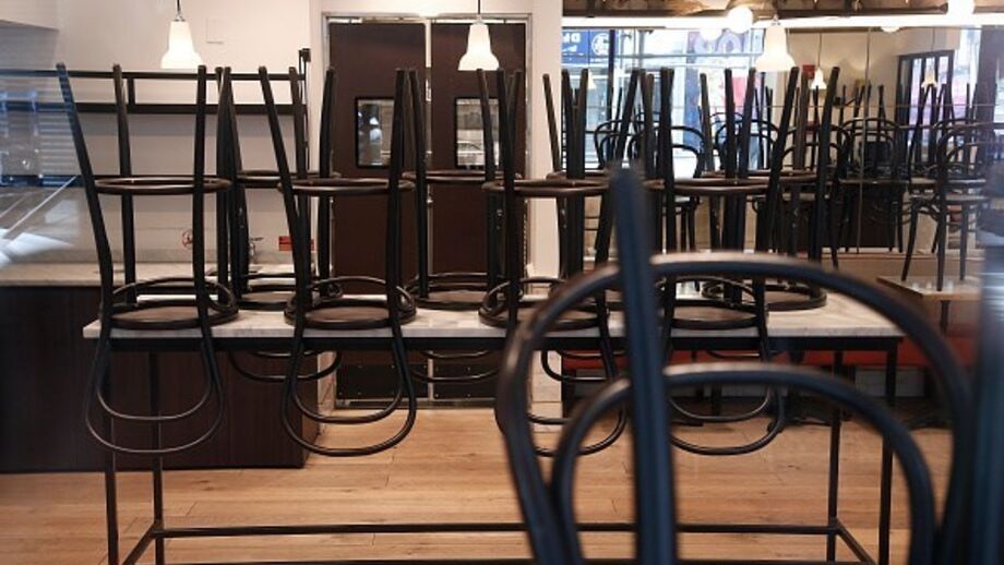 Restaurantes vão pedir a clientes para medir febre e lavar mãos