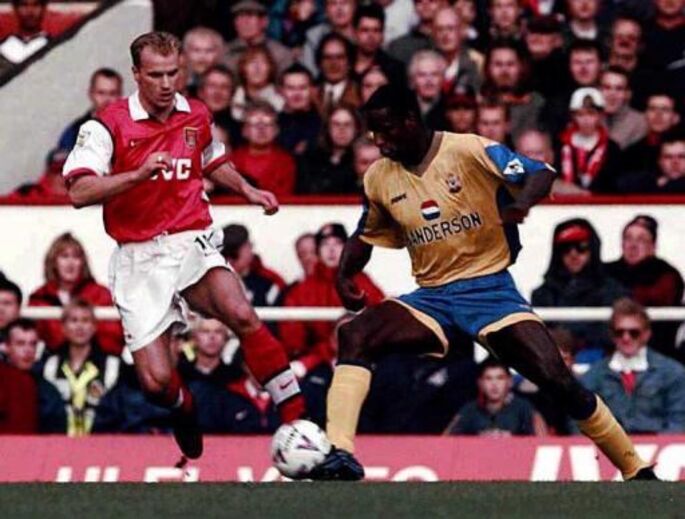 Ken Monkou - Southampton e Chelsea foram alguns dos clubes pelos quais Ken Monkou passou durante a sua carreira profissional. Atualmente, o ex-futebolista holandês é dono de um 'brunch'.