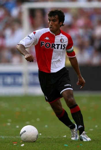 Van Bronckhorst (Feyenoord) - se retiró en 2010 (35 años) y valió € 3.75 millones