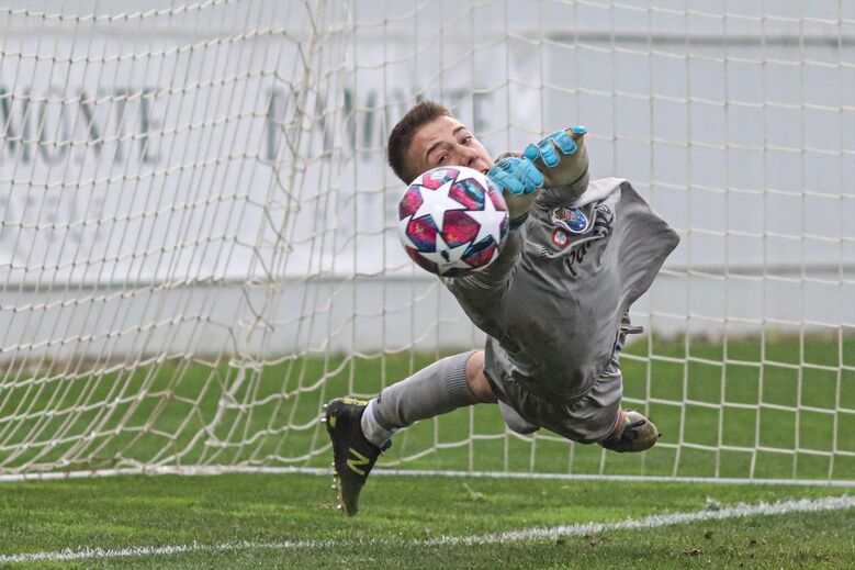 Francisco Meixedo (Guarda-redes) - Sub-19 (22 jogos)