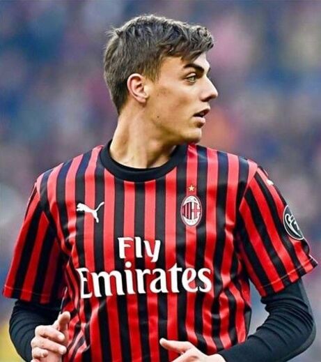 Daniel Maldini tem 18 anos e já se estreou pela equipa principal do Milan