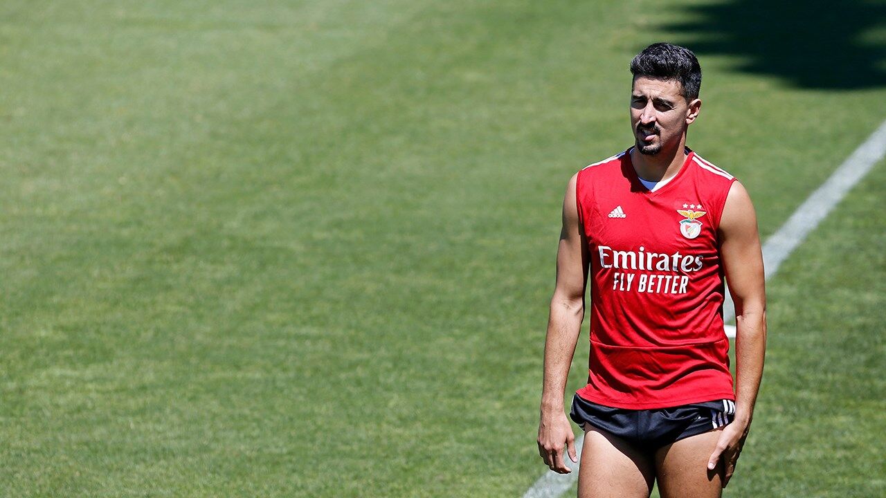 André Almeida tem 17 jogos esta época; em 2018/19 fez 53