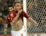 8. Daniele de Rossi - 21 anos, AS Roma) - Uma carreira de sucesso ligada ao clube do seu coração, a AS Roma, que terminou apenas no último ano da carreira quando trnasferiu-se para o Boca Juniors. Pelos giallorossi conquistou duas Taças de Itália e uma Supertaça de Itália, sem esquecer o campeonato do Mundo ganho em 2006, com a squadra azzurra.