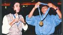 Fernanda Ribeiro e Manuela Machado com as medalhas de ouro