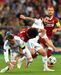 Salah saiu na 1ª parte da final da Champions de 2018 com queixas no braço direito após lance com Ramos
