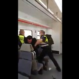 Chocante: seguranças agridem com violência passageiro com máscara num comboio de Barcelona