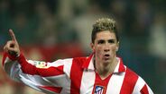 3. Fernando Torres (20 anos, Atlético Madrid) - É daqueles jogadores enigmáticos. Fez o adepto comum apaixonar-se pelas suas características quando jogou um futebol requintado e fulgurante no Liverpool. Depois disso, andou numa verdadeira montanha-russa: lesões, boas prestações, horríveis prestações, houve de tudo na sua carreira, ante de se retirar em 2019 nos japoneses do Sagan Tosu. Poderia ter sido um dos mais brilhantes de sempre.