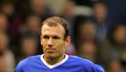 5. Arjen Robben (20 anos, Chelsea) - Dono de um pé esquerdo invejável e de uma diagonal interior temida por todos os laterais que o defrontavam, Arjen Robben foi (apenas) mais um dos grandes do futebol holandês. Formado no Groningen, este antigo extremo direito chegou a representar ainda clubes como o PSV, Chelsea, Real Madrid e Bayern Munique, o último irá certamente deixar saudades no coração dos adeptos.