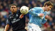 19. Glen Johnson (20 anos, Chelsea) - Foi num empréstimo West Ham ao Chelsea que este antigo lateral-direto inglês - internacional por 54 ocasiões - despertou interesse de grandes clubes europeus. Em 2009, viria o grande desafio da sua carreira: o Liverpool. Foram seis temporadas ao serviço dos reds, antes de se retirar, em 2019, no Stoke City. Ao longo da sua carreira conquistou duas Premier League (2005 e 2006), duas Taças da Liga Inglesa (2005 e 2012) e uma Taça de Inglaterra (2008).
