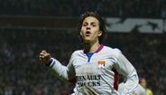21. Nilmar (20 anos, Olympique Lyon) - Esperava-se muito deste ex-internacional brasileiro, que perdeu uma grande carreira devido a várias depressões. Depois de ter começado a carreira no Internacional, do Brasil, Nilmar saltou para a ribalta europeia pelas mãos do Lyon, mas rapidamente estancou toda a sua progressão. Regista-se o prémio de melhor marcador da Taça Sul-Americana, em 2008/09, pelo Internacional, bem como a conquista da Taça das Confederações pela seleção canarinha, em 2009. Terminou a carreira em 2017.