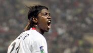 12. Emmanuel Adebayor (20 anos, Monaco) - Aos 36 anos de idade, representa os paraguaios do Olimpia, mas antes a sua carreira teve clubes de renome mundial: Monaco, Arsenal, Manchester City, Real Madrid e Tottenham são alguns desses exemplos. Infelizmente, títulos não conquistou muitos... restam uma Taça do Rei de Espanha, em 2010/11, pelo Real Madrid.