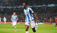 Isak (Real Sociedad) - Avançado sueco de 20 anos 'explodiu' na Real Sociedad esta época, onde já soma 14 golos. Tem um remate potente, é ágil e muito habilidoso com os pés.