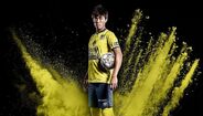 Takehiro Tomiyasu (Bolonha) - Lateral direito de 21 anos, japonês, chegou a Itália na época passada, proveniente da Bélgica. Destaca-se pelo seu poder de antecipação. Pode também jogar a central.