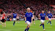 Tom Davies (Everton) - Médio inglês de 21 anos, assíduo nas seleções jovens. Mostra classe e muita maturidade para a idade. Sabe quando conduzir a bola ou soltá-la de primeira.