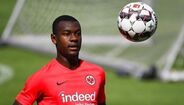 Evan N'Dicka (Eintracht Frankfurt) - Central de 20 anos francês é seguido por equipas da Premier League.