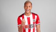25. Richairo Zivkovic - Representa os chineses do Changchun, contudo, encontra-se atualmente emprestado aos ingleses do Sheffield United. Representou clubes como o Groningen, Ajax, Willem II, Utrecht e ainda o Oostende.