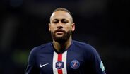 Neymar - Atualmente, veste as cores dos franceses do Paris Saint-Germain e detém a transferência mais cara do Mundo... por 222 milhões de euros.