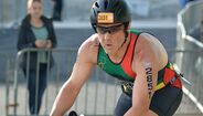 O triatleta Jorge Gaspar, que já participou num Europeu da modalidade, foi um dos pilotos envolvidos na complexa operação logística que permitiu trazer da China para os Açores 11 toneladas de material de apoio médico necessário para os profissionais de saúde daquela região autónoma 