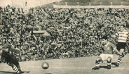Imagem Foto 6 - O sportinguista Azevedo prepara-se para evitar um golo do Benfica.tif (5381839) (Milenium)