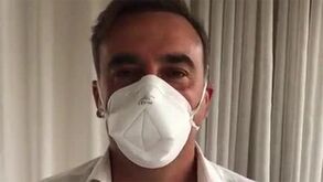 Carlos Carvalhal usa máscara e recomenda que não esqueça a sua no Record de domingo