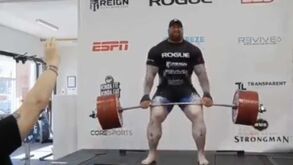 Ator que veste a pele de 'The Mountain' na 'Guerra dos Tronos' levanta 501 kg