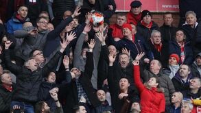 Coronavírus: Federação Inglesa de futebol não espera adeptos nos estádios tão cedo