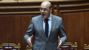 Governo não tem previstos apoios a clubes de futebol, diz Siza Vieira