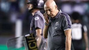 Santos paga abril mas daqui para a frente... 