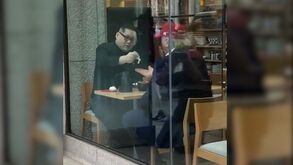 Sósias de Trump e Kim Jong-un 'apanhados' durante encontro em restaurante