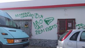 Casa do Benfica da Charneca da Caparica volta a ser vandalizada: «Mais atenção nas aulas...»