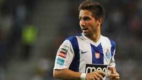 'Assédio' de Mourinho, 'maçã Moutinho' e cabeça de porco de Figo: as maiores 'traições' do futebol
