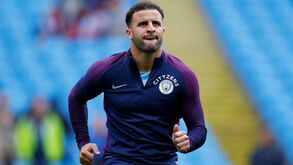 Kyle Walker enfrenta interrogatório e multa de 1.150 euros