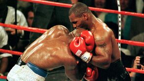 Mike Tyson: «Dupliquei a minha fortuna só por tirar fotos a morder a orelha de Holyfield»