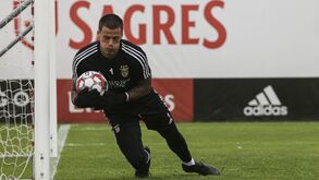 As imagens que mostram o trabalho específico dos guarda-redes do Benfica