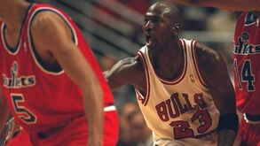 O outro lado de Michael Jordan: batia, fazia chorar e até tirava comida aos companheiros