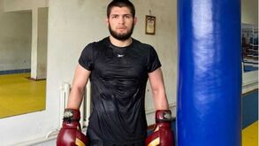 Khabib envia mensagem a rival: «Quando o teu filho crescer ficará orgulhoso de ti»