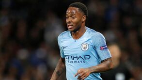 Coronavírus: Sterling pede prudência no regresso do futebol e revela que perdeu familiares 