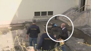 «Assassinos»: Gritos de revolta contra pai e madrasta de Valentina à chegada a tribunal
