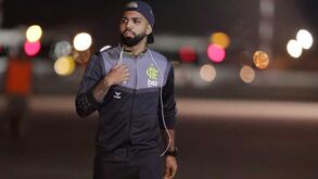 Vizinhos denunciam Gabigol: «Faz festinhas em casa, muitas meninas e amigos...»