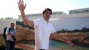 Ferrari oficializa Carlos Sainz após McLaren anunciar Ricciardo