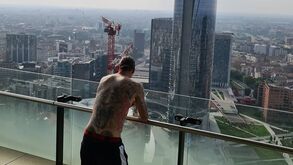 «Deus está de volta e olha por vós»: o 'aviso' de Ibrahimovic após regressar a Itália