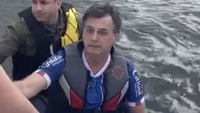 Presidente do Bahia não gostou de ver Bolsonaro com a camisola do clube num passeio de barco