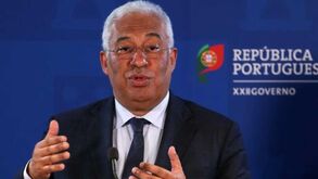 António Costa apela à responsabilidade individual para fiscalizar comportamentos nas praias