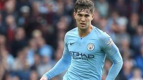 John Stones acusado de espiar todos os passos da ex-namorada